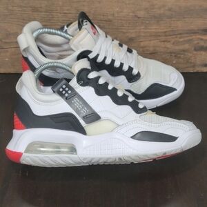 Air Jordan MA2 'University Red/White/Light Smoke/Black' (Big Kid 5.5 Wmns 7)